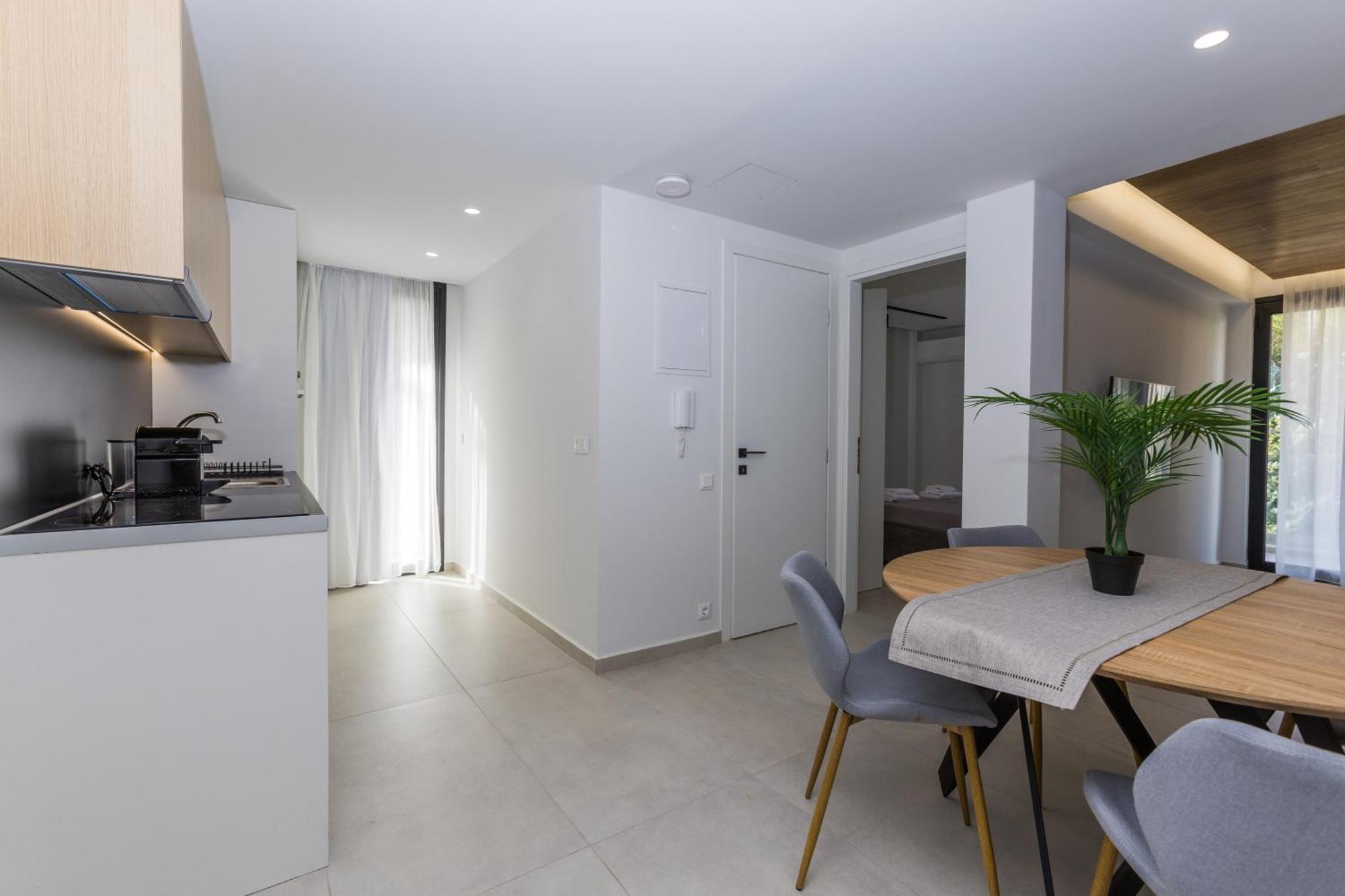 Varkiza Luxury Suites By Raise Vári Dış mekan fotoğraf